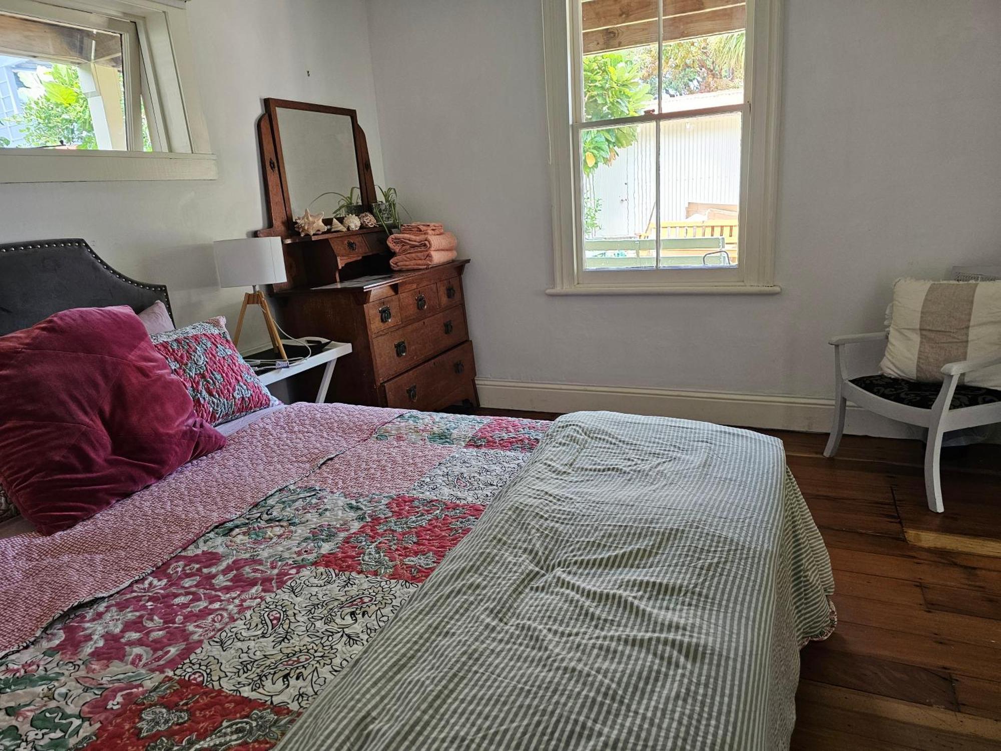 Brony'S Beachfront-Short And Long Term Stays Порируа Номер фото